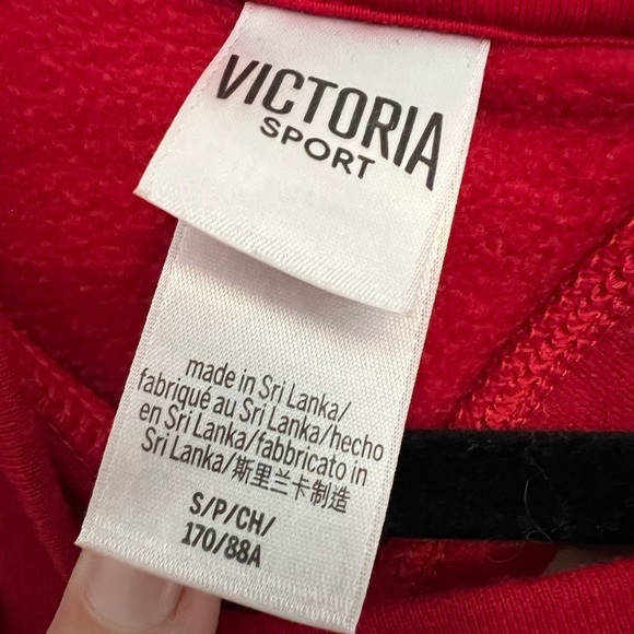 💕 Victoria Sport Red sweater with keyhole in back Size S - Picture 4 of 4